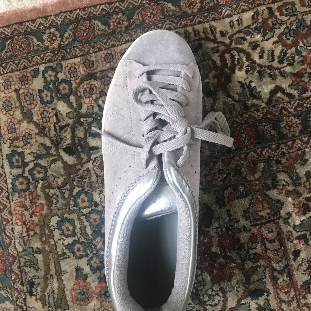 Shoes - Picture 4 of 7